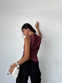 Firerie 女士简约优雅时尚办公室白色无袖褶皱领尖下摆缎面衬衫 - 紫紅色 - 查看 4