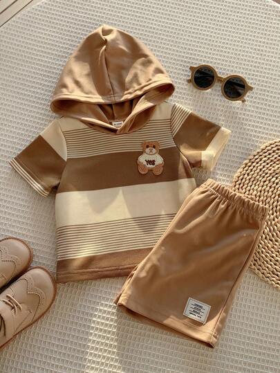 SHEIN 2件套男女宝宝休闲可爱条纹图案连帽短袖T恤和短裤套装，婴儿套装，短袖上衣