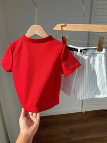 SHEIN Conjunto de 2 piezas de camisa polo de cuello rojo y pantalones cortos a rayas blancas de verano casual para bebé niño, adecuado para fiesta de cumpleaños, rave, fiesta de noche, actuación, boda, baby shower y celebración del 1er cumpleaños - Multicolor - Ver 3