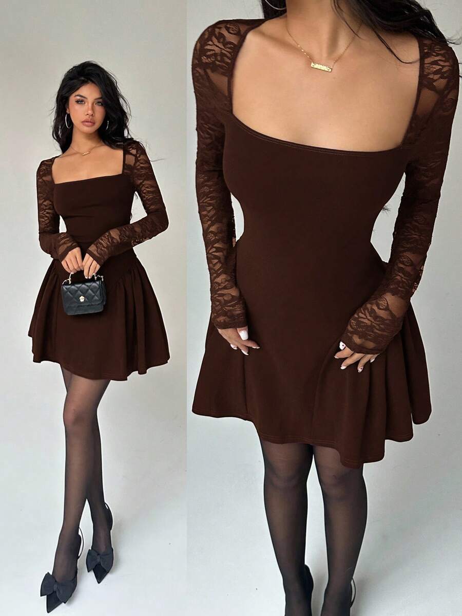 Aloruh فستان قصير مكشكش بخصر مطوي مع تصميم رقعة من الدانتيل وياقة مربعة للنساء - بني - مشاهدة 1