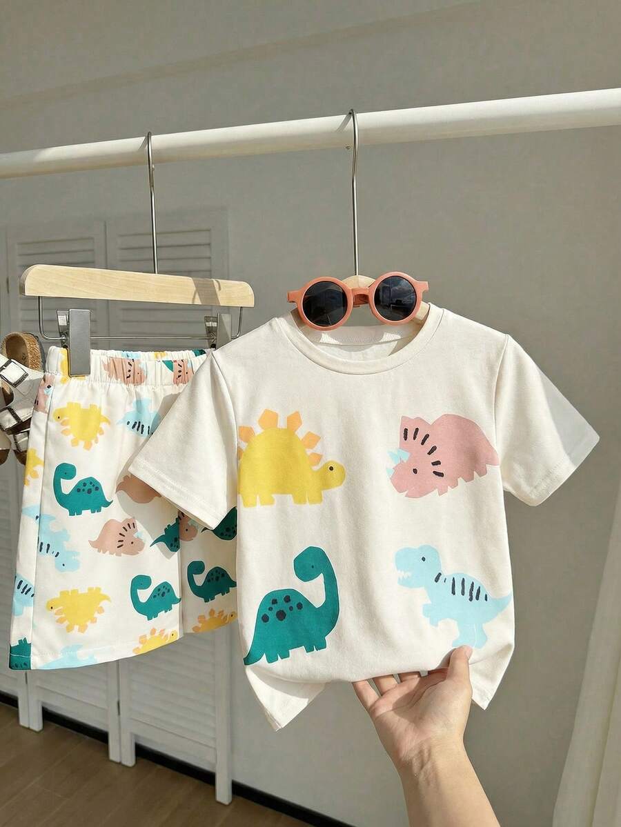 SHEIN Little Byeori 两件套儿童男童休闲纯色宽松圆领短袖针织T恤和宽松印花短裤套装,适合上学、花园、海滩、生日、春季、夏季、秋季和冬季穿着。 - 彩色 - 查看 1