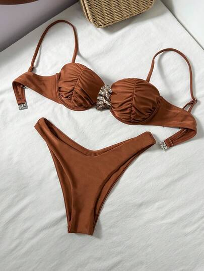 Swim Vcay 2件套纯色金属点缀钢圈比基尼上衣和高衩泳裤性感泳装套装，春夏款