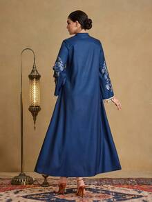 Al Najma Áo tunic dáng rộng in họa tiết retro màu chàm cho nữ, điểm nhấn là cúc ngọc trai và tua rua, tôn dáng cho trang phục hàng ngày. - Màu xanh hải quân - Xem 2