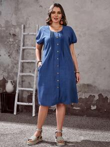 EMERY ROSE 大码女式纯色圆领短泡泡袖单排扣褶皱设计休闲连衣裙 - 藍色 - 查看 3