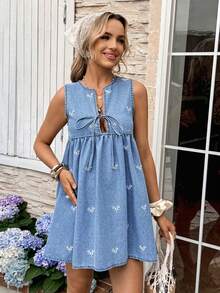 SHEIN 孕妇花卉刺绣前系带无袖性感牛仔连衣裙 - 藍色 - 查看 7
