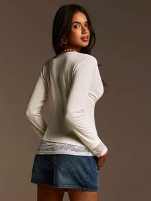 Athîral 女士圆领长袖蕾丝下摆拼接时尚T恤 - 白色 - 查看 6