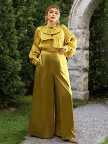 VOLUPTÉ CURVE Bộ đồ đôi cỡ lớn dành cho Ngày Valentine, kiểu dáng thanh lịch cổ điển mới với nơ vàng, tay áo phồng và quần ống rộng, nhẹ nhàng, thoải mái giúp tôn dáng. - Màu vàng - Xem 1