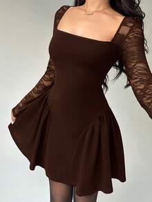 Aloruh فستان قصير مكشكش بخصر مطوي مع تصميم رقعة من الدانتيل وياقة مربعة للنساء - بني - مشاهدة 4