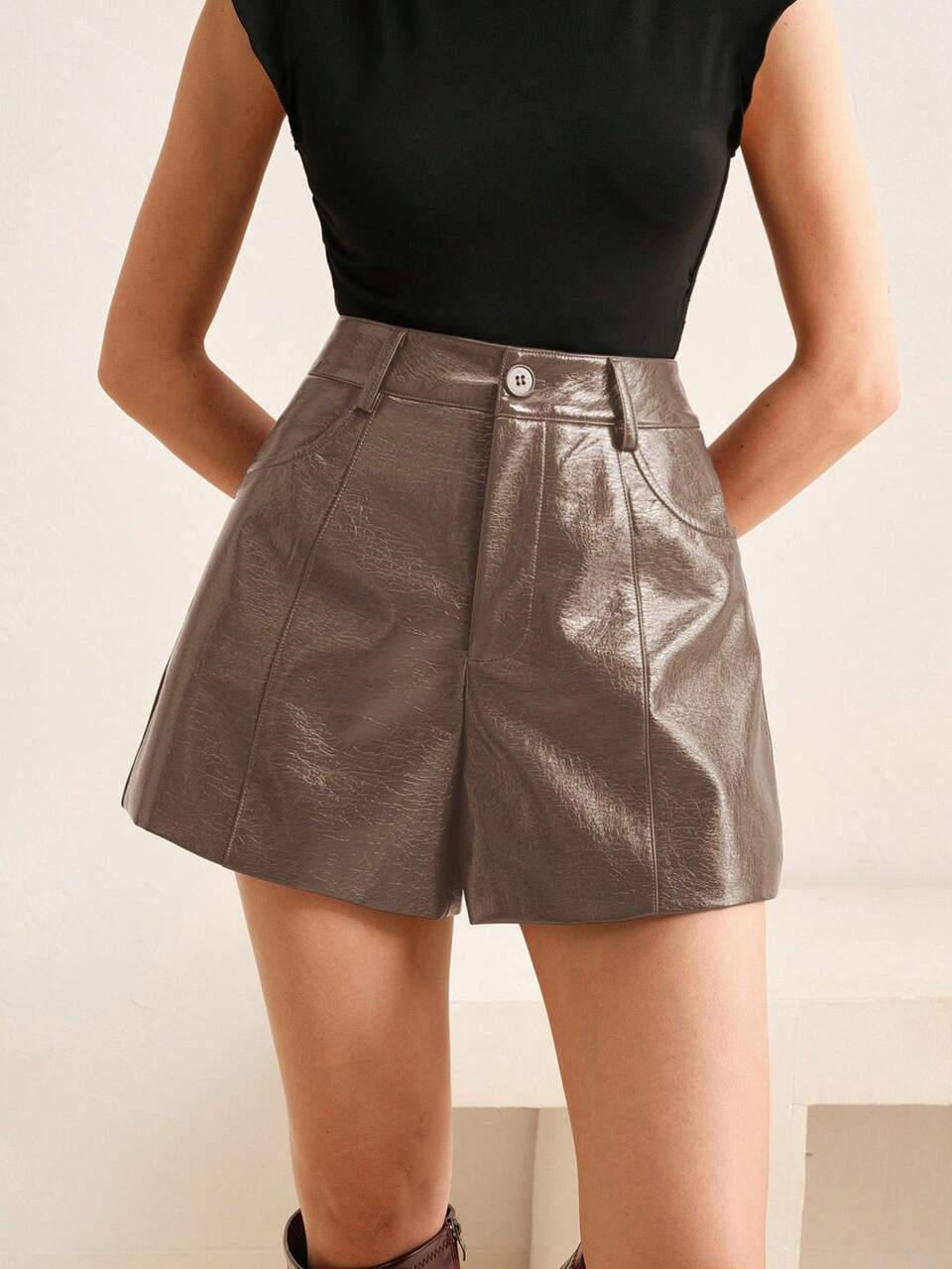 Anewsta Spring/Summer Fashion Commuter Chic Carnival Iridescent PU Leather Women Shorts