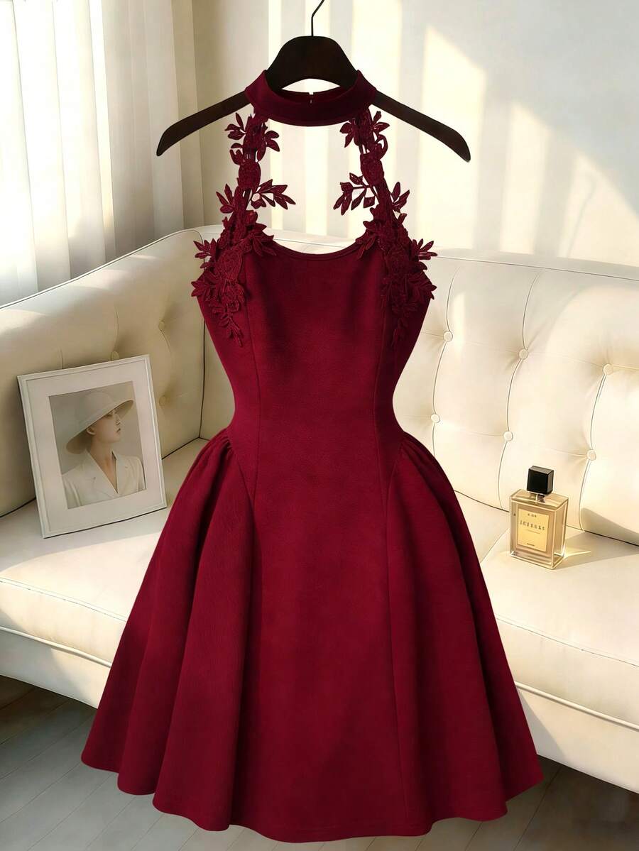 GlowEve Nuevo vestido mini elegante y sexy de punto con textura, sin mangas y con cuello halter para fiestas de Navidad para mujeres - Burdeos - Ver 1