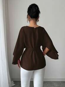 Rafferiza Damblus i fransk stil med rund halsringning, fladdermusärm och knytband i midjan, glansigt röd, vår/sommar - Kaffebrun - Visa 2