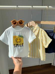 SHEIN Bộ 3 món đồ mùa hè thoải mái, dễ thương cho kỳ nghỉ - Áo sơ mi kẻ sọc vàng, áo phông trắng in họa tiết, quần short xanh dương, áo phông ngộ nghĩnh cho bé trai. - Nhiều màu - Xem 5