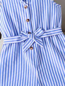 SHEIN Sparklyn 1件女童时尚新款春夏休闲编织条纹翻领手工纽扣无袖连体裤，配腰带，适合日常外出、休闲、派对等场合。 - 藍色 - 查看 7