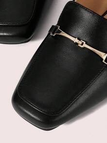 CUCCOO DOLLMOD 法国女鞋春秋季低帮方头中跟粗跟软皮金属扣乐福鞋 - 黑色 - 查看 8