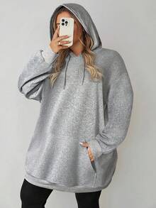 Enliva 大码女式长款连帽卫衣，带口袋细节，保暖内衬，长袖宽松版型，适合秋冬季节，苹果型圆身身材 - 灰色 - 查看 4