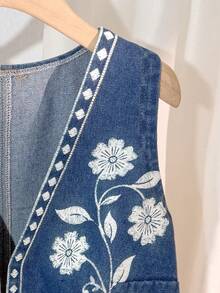 Comfortcana 大码女式V领碎花图案休闲百搭日常牛仔背心上衣夏季上衣夏季假期春季女装春季情人节女装派对上衣毕业典礼上衣假期女装夏季度假休闲女式衬衫女式休闲女装V领无袖牛仔背心，饰有花卉刺绣和几何饰边时尚休闲牛仔上衣 - 中等水洗藍 - 查看 6