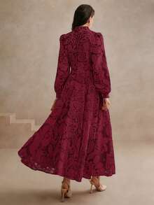 Anewsta 女士秋季立领灯笼袖收腰网纱花卉刺绣优雅连衣裙，适合感恩节、圣诞节等主题场合穿着 - 酒紅色 - 查看 4