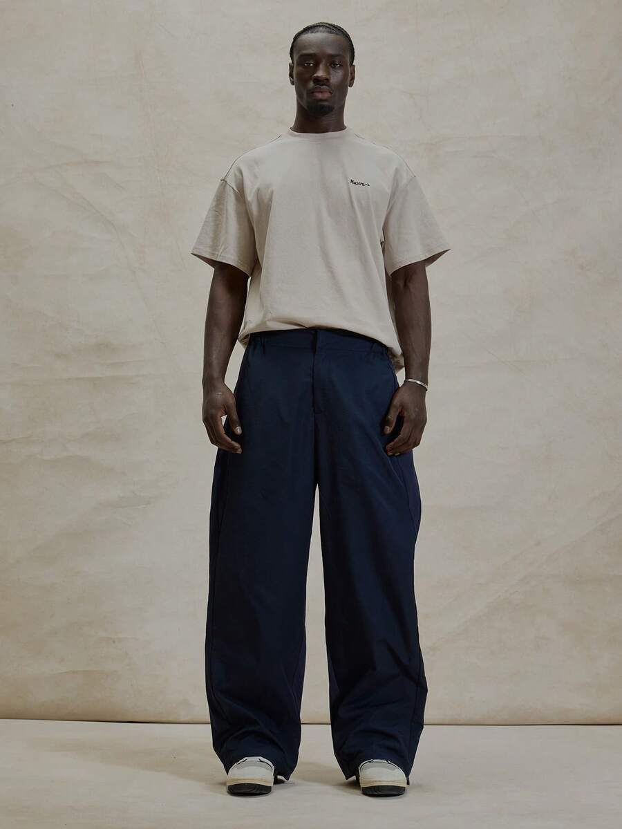 Musero Calça Pantalona de Perna Reta com Cintura Média, Detalhes de Construção em Painel, Essenciais de Inverno - Azul Marinho - Visão 1