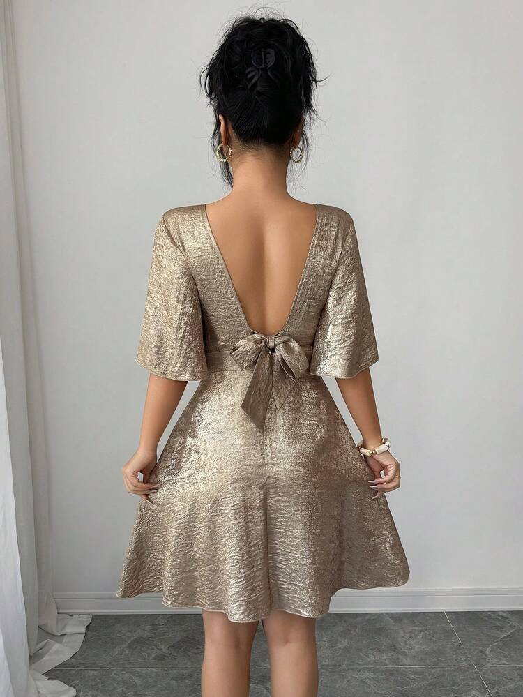 SHEIN Raffinéa Vestido corto elegante de mujer con espalda hueca, mangas con volantes y cintura ceñida, adecuado para salidas y citas, primavera/verano - Dorado - Añade 2