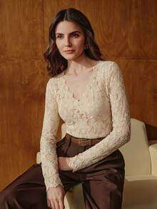 Anewsta 优雅不对称V领镂空蕾丝修身长袖针织T恤，女士秋冬款 - 杏色 - 查看 3