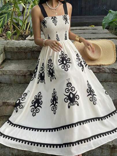 少女休闲优雅度假碎花吊带长裙，方领蝴蝶结设计，适合度假、上学、日常穿着，春夏秋季皆宜。