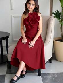 SHEIN Tween女孩優雅3D手工花卉裝飾不對稱單肩拼接荷葉邊下擺扇形大裙擺長洋裝 派對禮服 正式洋裝 新年禮物 新年洋裝 - 酒紅色 - 查看 2