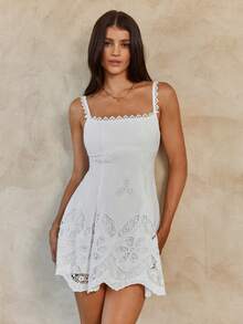 Enchnt 可爱时尚方领刺绣腰部喇叭下摆迷你连衣裙 - 白色 - 查看 5