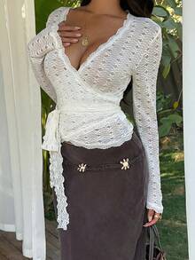Sunnyshic Áo kiểu nữ cổ chữ V, chất liệu dệt kim, họa tiết hoa cúc, phối ren, thắt nơ phía trước, thanh lịch, gợi cảm, tay dài, hơi xuyên thấu, thích hợp cho kỳ nghỉ. - Màu be - Xem 3