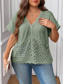 SHEIN Frenchy Áo kiểu mùa hè cỡ lớn, màu trơn, tay cánh dơi, phối ren. - màu xanh lá - Xem 4