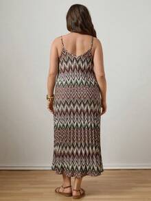 Zelara Große Größen Lässig Maxikleid mit Allover-Muster und plissiertem Glockenrock - Verschiedenfarbig - Übersicht 5