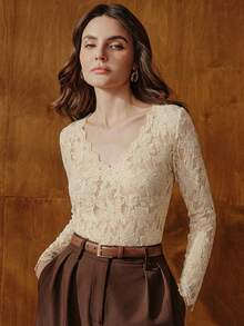 Anewsta 优雅不对称V领镂空蕾丝修身长袖针织T恤，女士秋冬款 - 杏色 - 查看 5