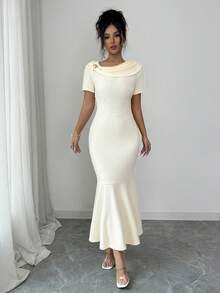 Elenzga 女士新款杏色针织波浪纹理面料连衣裙，不对称肩部设计，金属装饰，收腰，鱼尾裙摆，浪漫，性感，简约，百搭 - 杏色 - 查看 4