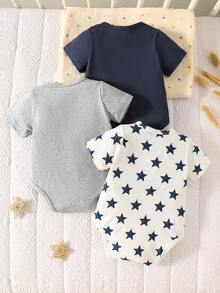 SHEIN 3件套新生儿/婴儿/幼儿男女童可爱休闲简约舒适柔软透气短袖连体衣，萌熊印花图案，适合春、夏、秋、冬四季日常穿着、生日派对、摄影等场合。新生儿明星3件装婴儿套装，新生儿男女通用服装，男女宝宝服装，夏季新生儿短袖连体衣。 - 藏蓝色 - 查看 2