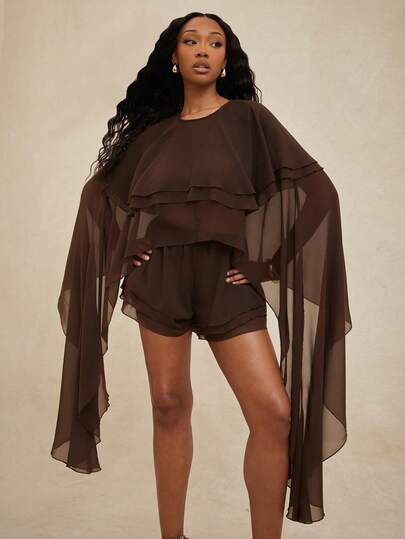 NYA SZN 女士纯色圆领不对称披肩上衣和短裤时尚两件套