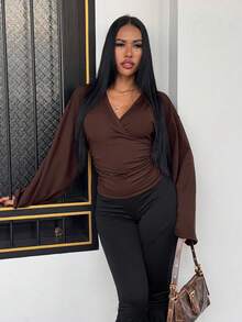 Slaydiva 日常休闲生活方式新款早春夏季音乐节、情人节、复活节休闲风、简约基础款、Y2K街头甜美风、性感风、邮轮度假风、日常约会风、辣妹风、性感派对风、V领重叠设计、宽松袖子、修身款，Y2K咖啡棕色女式T恤 - 棕色 - 查看 8