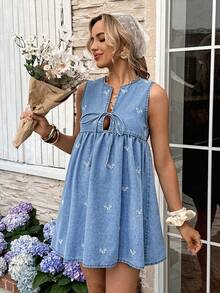 SHEIN 孕妇花卉刺绣前系带无袖性感牛仔连衣裙 - 藍色 - 查看 3