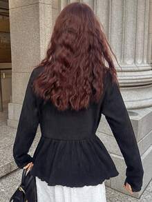FRIFUL 女士圆领开襟纹理面料蕾丝拼接荷叶边下摆宽松纯色T恤，适合春夏季穿着 - 黑色 - 查看 4