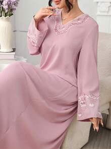 Yasmyna V领优雅贴花装饰粉色阿拉伯风格女式连衣裙 - 粉色 - 查看 4