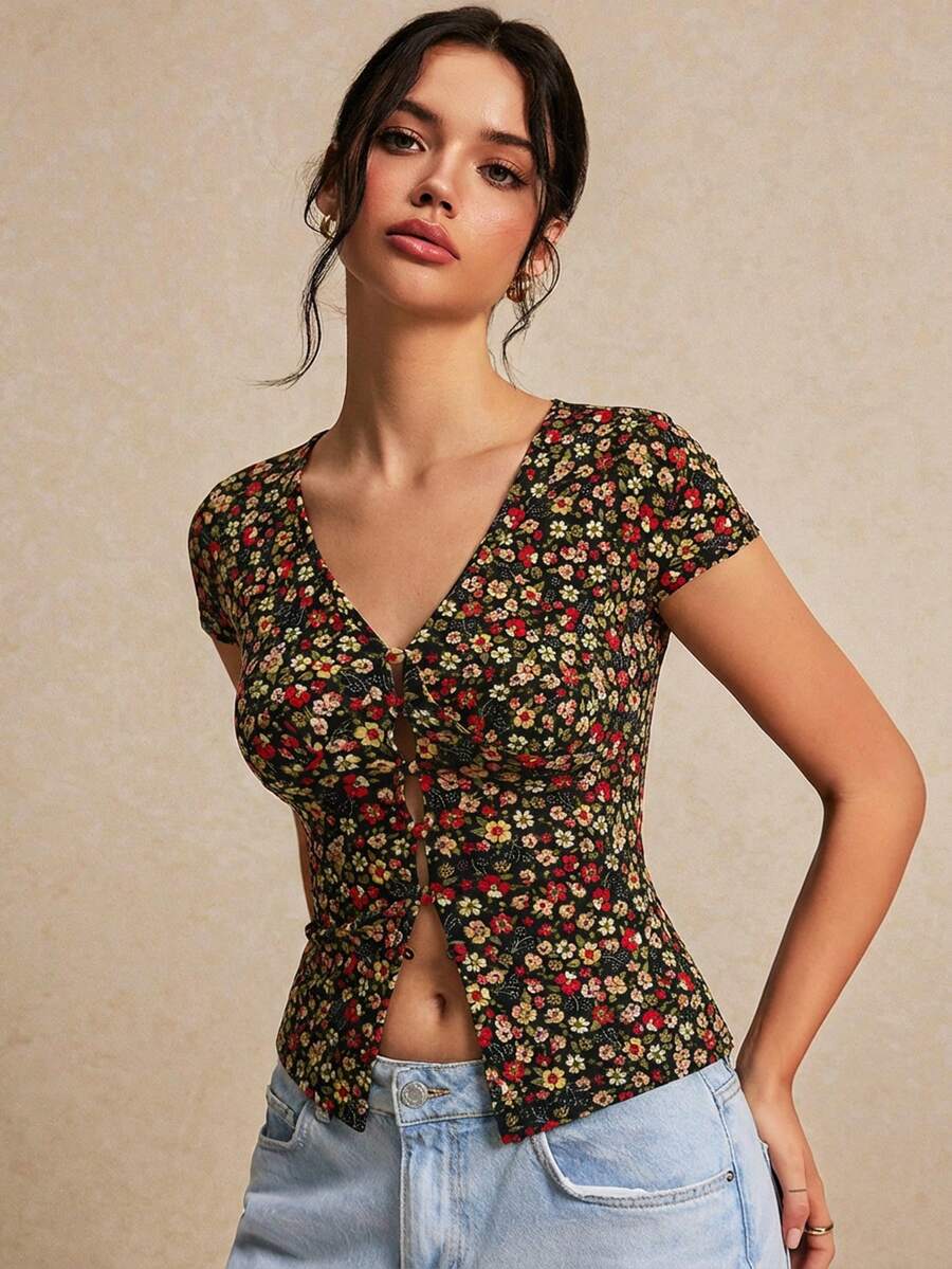 Poéselle 女士V领短袖碎花修身上衣，黑色碎花系带上衣 - 短袖弹力上衣，适合田园风和夏季穿着，碎花上衣，夏季，法式风格上衣 - 彩色 - 查看 1