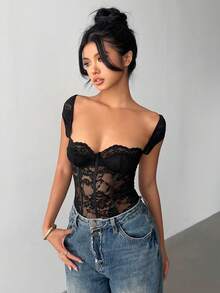 SHEIN PETITE CURVE Bộ đồ liền thân ren màu đen ôm sát, cổ tim, chất liệu ren co giãn cao cấp, thích hợp cho nữ cỡ lớn và nữ dáng nhỏ nhắn, mang phong cách lãng mạn và thanh lịch mùa hè. Quần dành cho nữ dáng nhỏ nhắn, phù hợp với phụ nữ nhỏ nhắn. Cạp cao giúp bạn trông thon gọn và dài chân hơn, phù hợp với phụ nữ dáng nhỏ nhắn. Thích hợp cho mọi mùa và mọi dịp, phù hợp cho nữ dáng nhỏ nhắn. Áo tank top mùa hè, trang phục mùa hè, trang phục nghỉ hè, áo tank top dài mùa hè cho nữ, trang phục mùa xuân, áo tank top, áo tank top thường ngày, áo tank top cạp cao giúp thon gọn cho mùa hè, quần dự tiệc thanh lịch cho nữ, quần thanh lịch dự tiệc, quần thanh lịch cho quý cô, trang phục nghỉ mát cho nữ, trang phục nghỉ lễ cho nữ, trang phục nghỉ hè, trang phục du lịch mùa hè, trang phục lễ hội, trang phục lễ hội cho nữ năm 2026, trang phục lễ hội cho nữ 2026, quần áo lễ hội cho nữ, trang phục lễ hội cho nữ. - màu đen - Xem 4