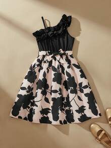 SHEIN 少女优雅黑白连衣裙，时尚百搭，适合度假、派对和日常穿着。女士优雅碎花连衣裙，荷叶边露肩连衣裙，印花连衣裙，蝴蝶结露肩连衣裙，女童连衣裙，优雅黑白连衣裙，少女精美连衣裙。 - 黑與白 - 查看 7