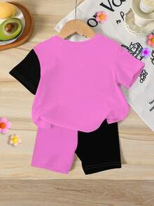 Bộ đồ cho bé gái gồm áo thun ngắn tay cổ tròn và quần short, kiểu dáng thường ngày, cá tính, dễ thương, phối màu đen hồng, in hình thần tượng K-POP, thích hợp cho các hoạt động ngoài trời mùa xuân/hè. - Nhiều màu - Xem 2