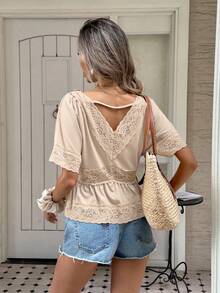 Serisse 女士简约撞色蕾丝V领短袖T恤，夏季 - 杏色 - 查看 2
