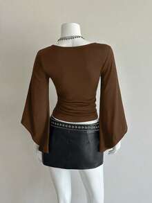 EgrlEra Áo thun nữ màu trơn cổ chữ V sâu, tay lửng xòe ôm sát, gợi cảm. - màu nâu - Xem 2