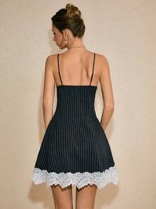 Poéselle 蕾丝边条纹迷你连衣裙，吊带夏季A字连衣裙，法式V领吊带连衣裙，优雅派对装扮，撞色条纹吊带蕾丝拼接迷你连衣裙，夏季，法式连衣裙，2026新款吊带连衣裙，女士吊带裙，短款夜店连衣裙，性感短款连衣裙，女士连衣裙 - 彩色 - 查看 3