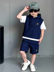 SHEIN Genkimix Kids 2件組男孩夏季套裝，連帽短袖針織紋理T恤與拼接運動短褲，休閒返校深藍色套裝，校園風 - 藏蓝色 - 查看 3