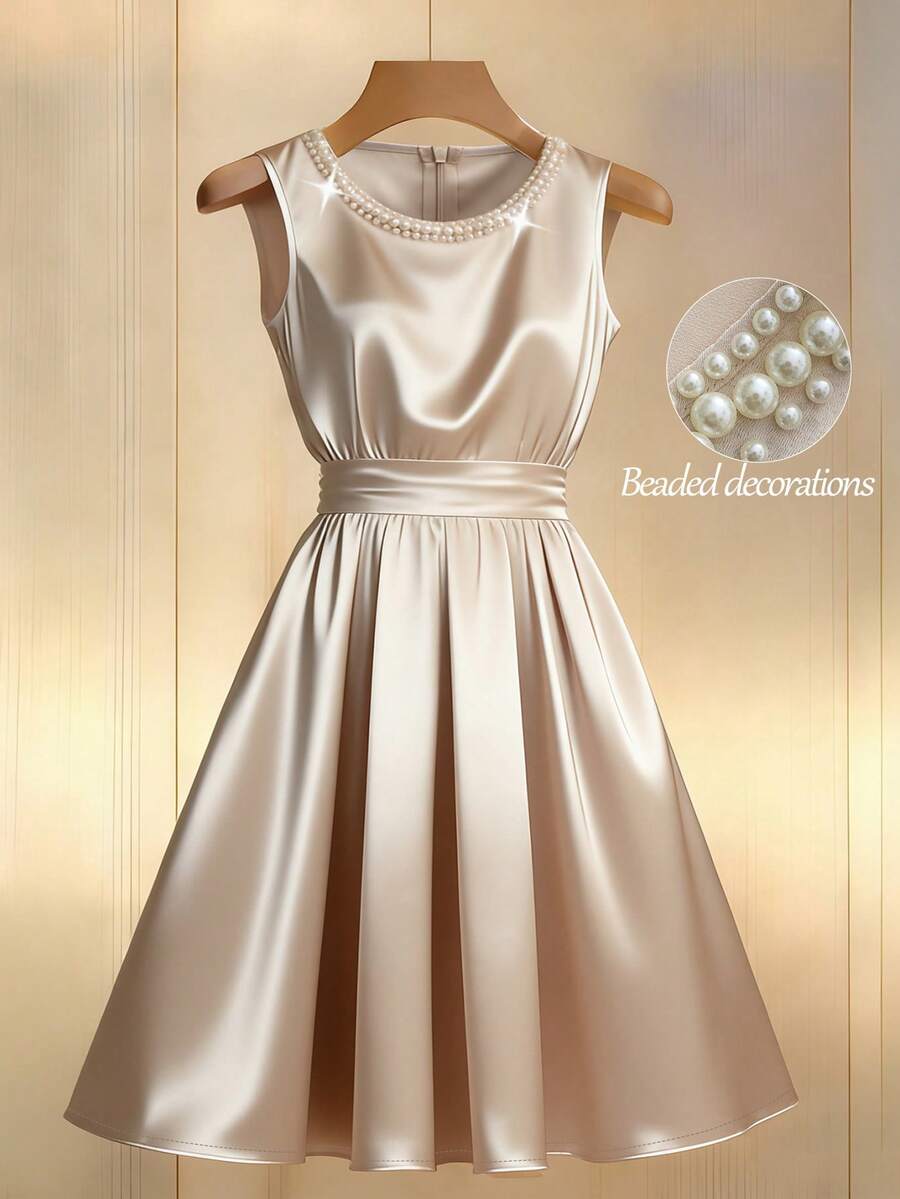 GlowEve CURVE Damen Große Größen Einfarbiges Kleid mit Fake-Perlen Dekor, rundem Ausschnitt und ärmellos, elegant - Champagnerfarben - Übersicht 1