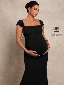 MaterniChic 孕妇纯色方领褶皱修身鱼尾下摆优雅连衣裙 - 黑色 - 查看 1