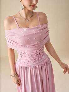 Modelyn 女士高端褶皱露肩粉色连衣裙，小众串珠腰部优雅长裙 - 粉色 - 查看 4