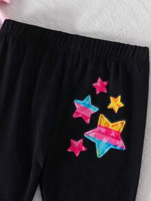 SHEIN 淡紫色，K-POP卡通女孩，可爱女婴休闲简约宽松圆领短袖T恤和喇叭裤两件套，适合秋季穿着，秋季穿搭，轻松舒适，秋冬叠穿，时尚童装，休闲服饰，儿童图案服装，秋季服装，时尚秋季，秋季新款2T女童T恤，女婴图案T恤，街头风女婴图案T恤，女婴服装，女婴夏季衬衫 - 玫紅色 - 查看 7